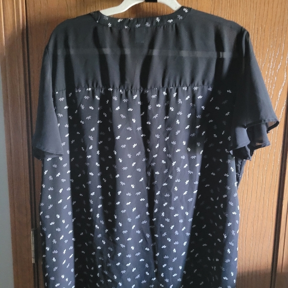 Torrid- short-sleeve Blouse. - Picture 2 of 2